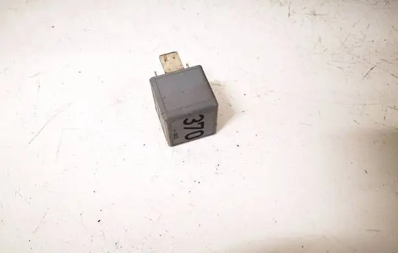 Skoda Superb B5 (3U) Other relay 8d0951253 v23134-j52-x300