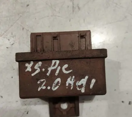 Citroen Xsara Picasso Fuel pump relay 240109