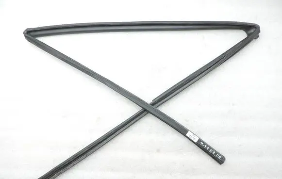Toyota Yaris Rubber seal front door window/glass 681510D150