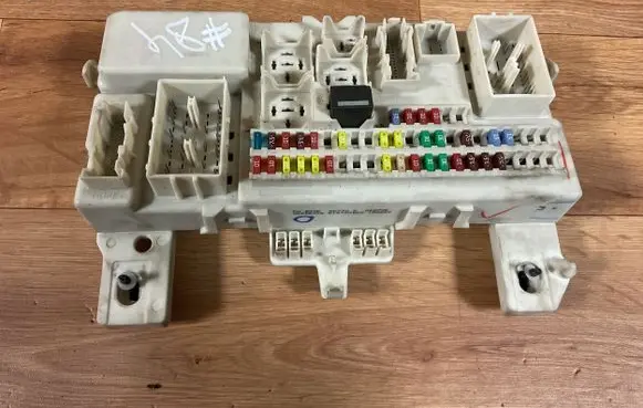 Mazda 3 I Fuse module BS3E66730D 05008466 519199020