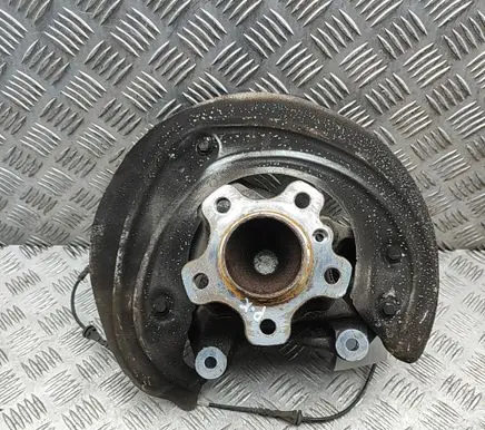 BMW 3 G20 G21 Front wheel hub 6878609