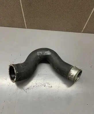 Audi Q7 4L Intercooler hose/pipe 4L0145738B