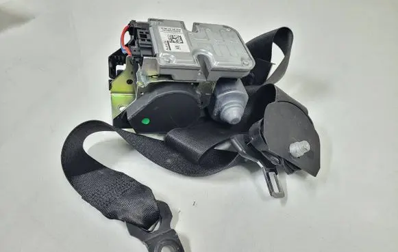 Mercedes-Benz CLS C218 AMG Front seatbelt A2118605586