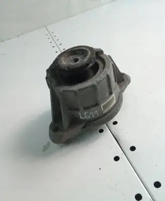 Mercedes-Benz E W212 Engine mount bracket A2042400917