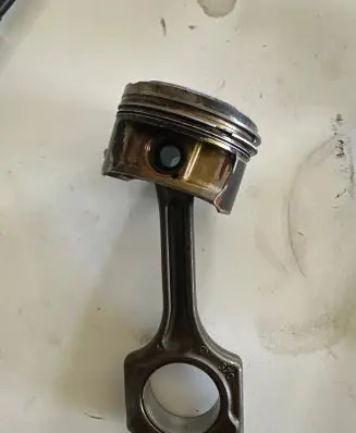 Piston with connecting rod