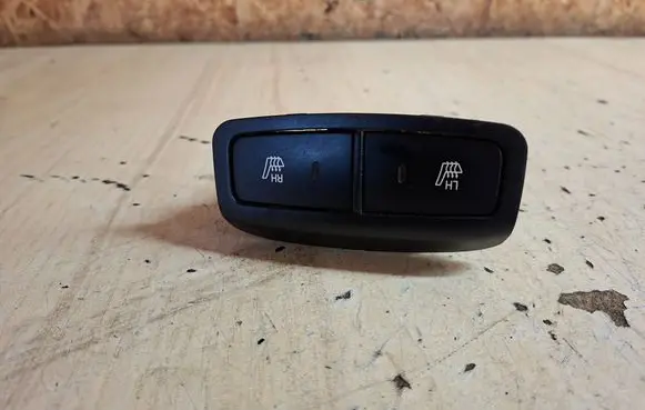 Hyundai Tucson JM Seat heating switch 933212E000