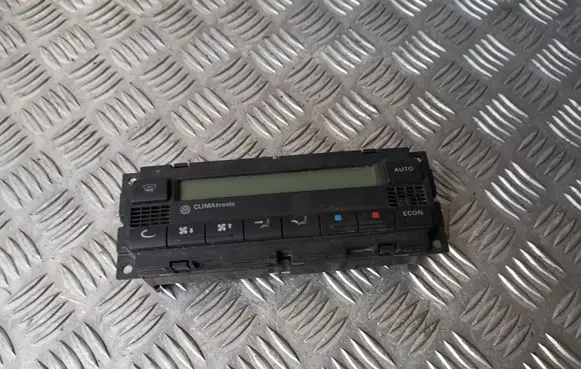 Volkswagen PASSAT B5.5 Climate control unit