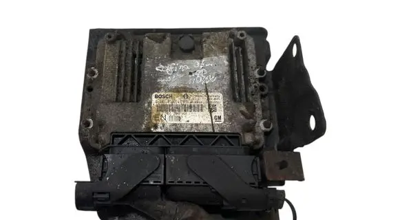 Opel Zafira B Engine control unit/module 55205621 0281013593 09S18791