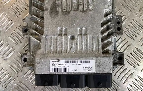 Ford C-MAX II Engine control unit/module AV6112A650YF S180133002