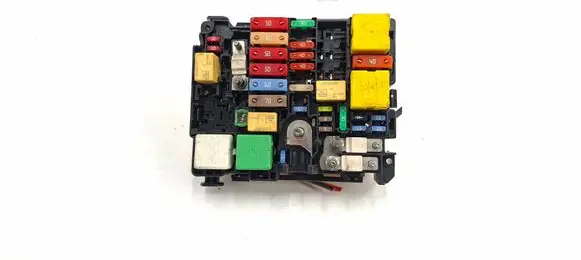 Citroen C4 II Picasso Fuse module 9804848580