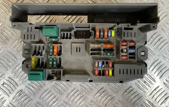 BMW X5 E70 Fuse module 518966010B 693169003 0414723693169003