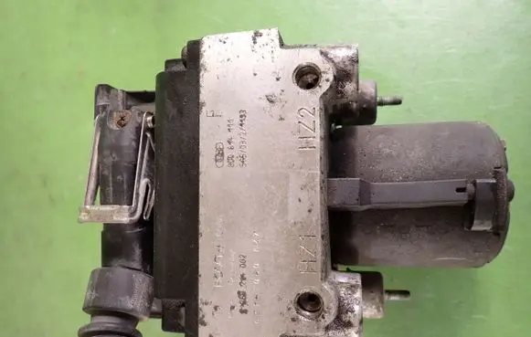 Audi A6 S6 C4 4A ABS Pump 8D0614111F