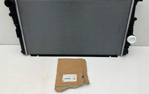BMW i8 Coolant radiator 8673371