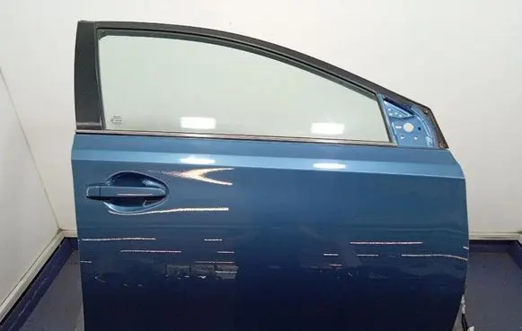 Toyota Auris E180 Front door