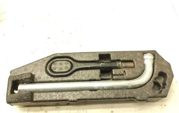 Volkswagen Caddy Tool set 2K0012113E
