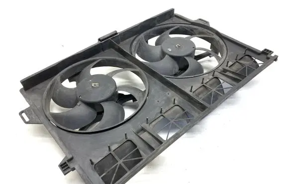 Jaguar XK8 - XKR Radiator cooling fan shroud 8240168