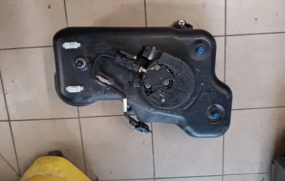 Hyundai Tucson TL AdBlue liquid reservoir 31500D7900 0167554 291018