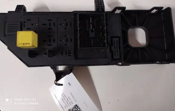 Opel Vectra C Fuse module 13223679 518898002
