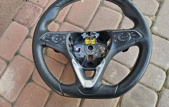 Opel Insignia B Steering wheel