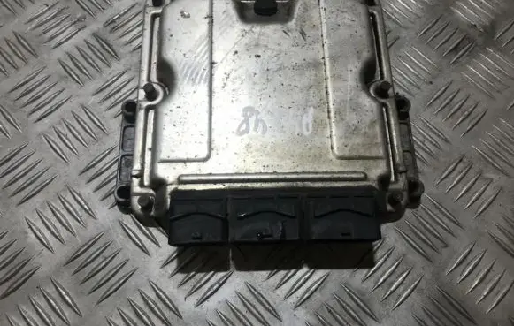 Renault Espace III Engine control unit/module 0281001999 hom7700104407