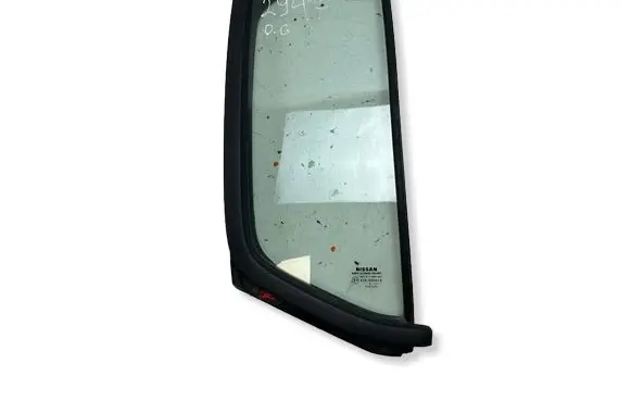 Nissan Navara D40 Rear vent window glass 82272EB300