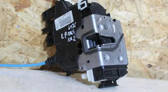 Mercedes-Benz A W176 Front door lock SET0034991 600S5Z 101209