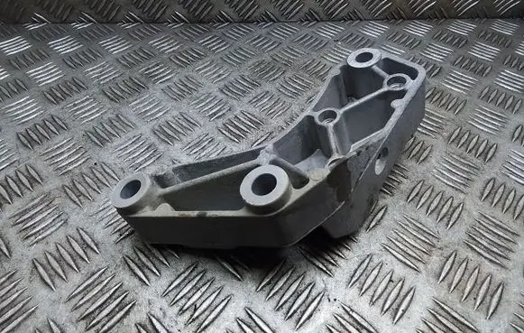 Skoda Yeti (5L) Gearbox mounting bracket 1K0199117