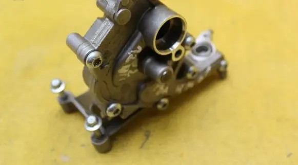 Peugeot 208 I Oil pump 