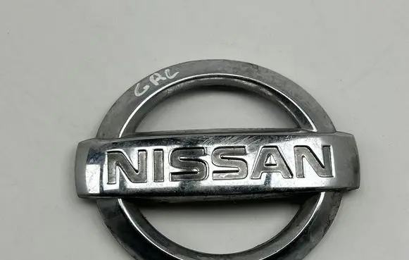 Nissan Primera Manufacturer badge logo/emblem 90890AU200