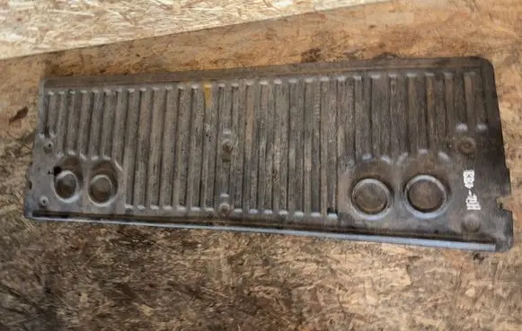 Toyota Hilux (AN10, AN20, AN30) Tailgate trim 