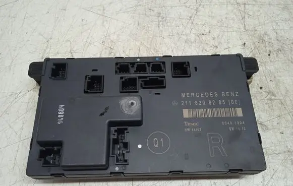 Mercedes-Benz E AMG W211 Door control unit/module 2118208285