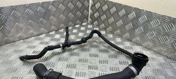 Engine coolant pipe/hose