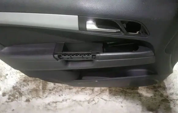 Opel Zafira B Front door card panel trim 