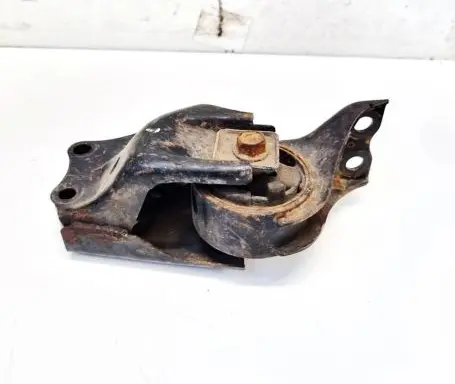 Mazda 323 Engine mount bracket