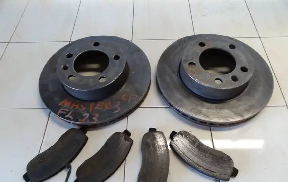 Renault Master III Front brake disc