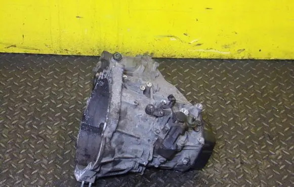 KIA Carens II Manual 5 speed gearbox 