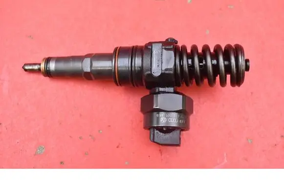 Volkswagen PASSAT B5.5 Fuel injector 038130073J