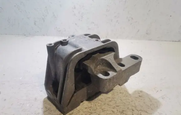 Volkswagen Touran I Engine mount bracket 1K0199262