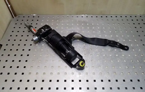 Volvo V50 Front seatbelt 8639692 6090888R0A