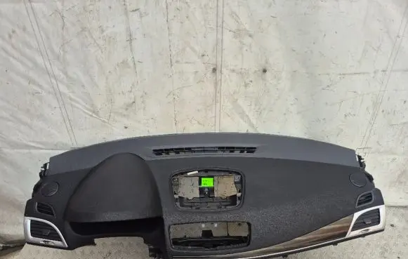 Renault Megane III Dashboard 40272M 1004589 BP0235072