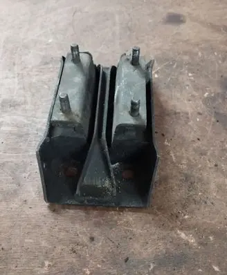 Dodge Durango I Engine mount bracket