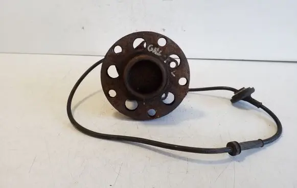 Volkswagen PASSAT B5.5 Rear wheel hub 801344AA