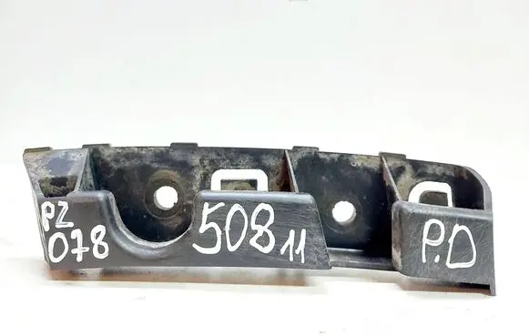 Peugeot 508 Front bumper mounting bracket 9686570480