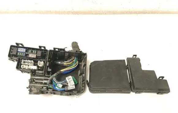 Nissan Qashqai Fuse module 243824BA2A