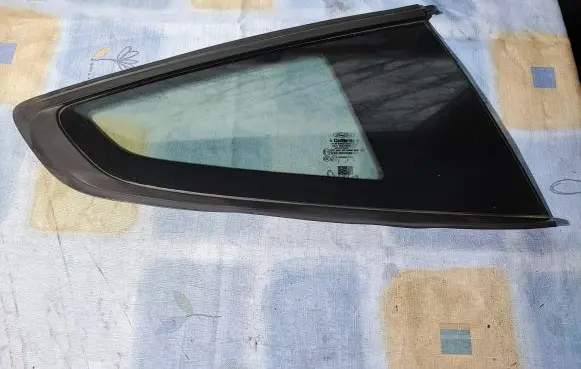 Ford Mustang VI Rear side window 43R000262 FR3B6329700A