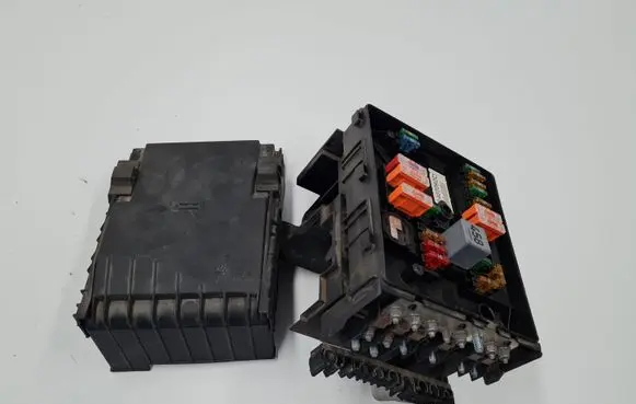 Volkswagen Golf Plus Fuse module 1K0937125