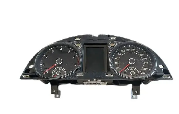 Volkswagen PASSAT CC Speedometer (instrument cluster) 3C8920970B