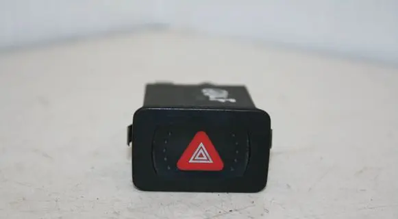 Volkswagen Golf IV Hazard light switch 1J0953235F