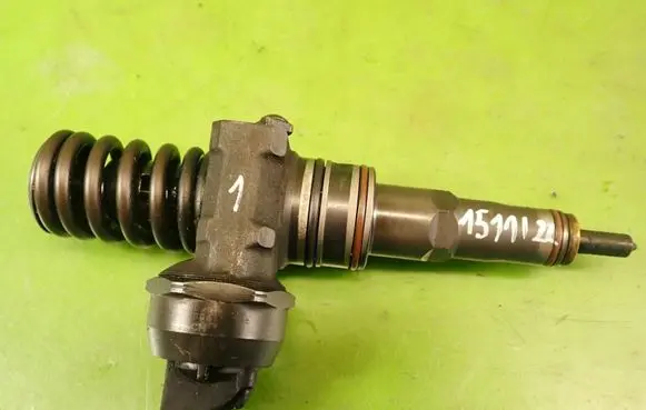 Volkswagen PASSAT B5.5 Fuel injector 038130073AJ 0414720037