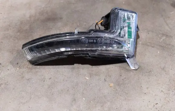 Renault Captur Mirror indicator light 12853450